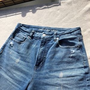 AMERICAN EAGLE MOM JEANS